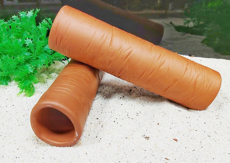 Tonroehre-mittel-16cm-tonroehre-im-Aquarium.jpg